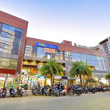 Fabhotel Happinex Surat Buitenkant foto