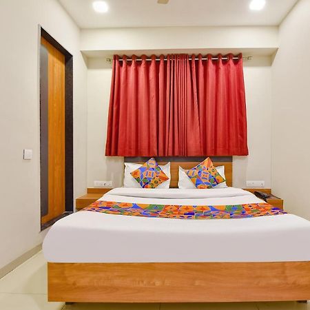 Fabhotel Happinex Surat Buitenkant foto