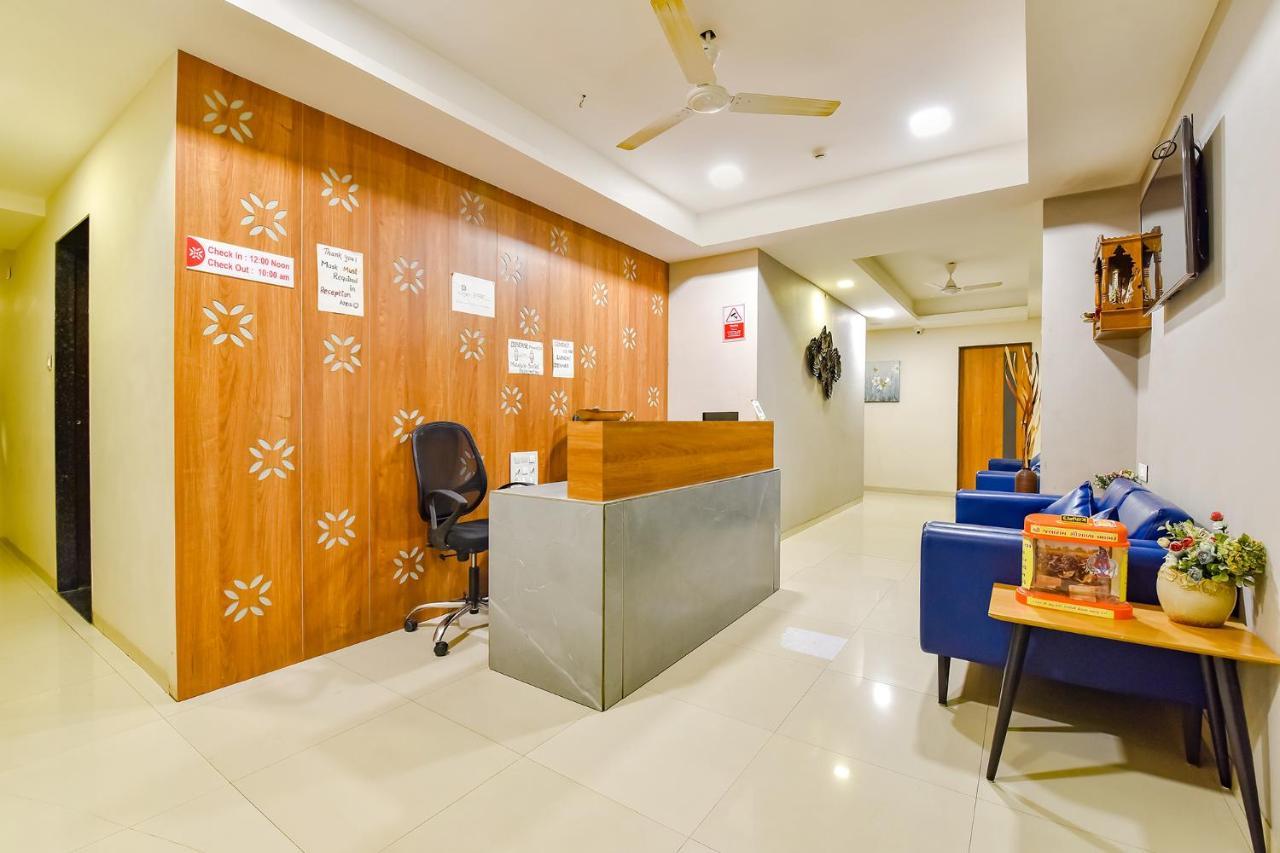 Fabhotel Happinex Surat Buitenkant foto
