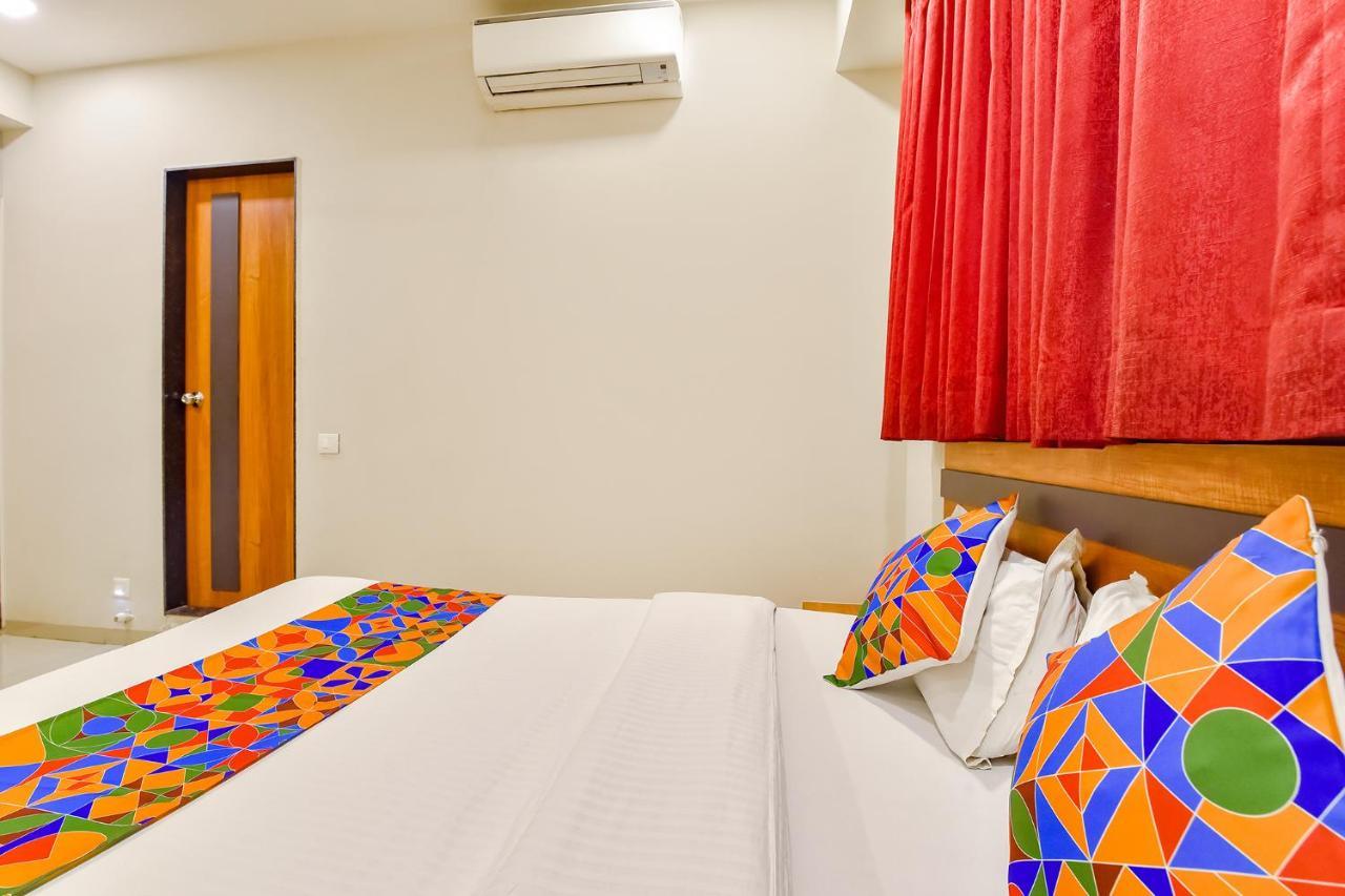 Fabhotel Happinex Surat Buitenkant foto