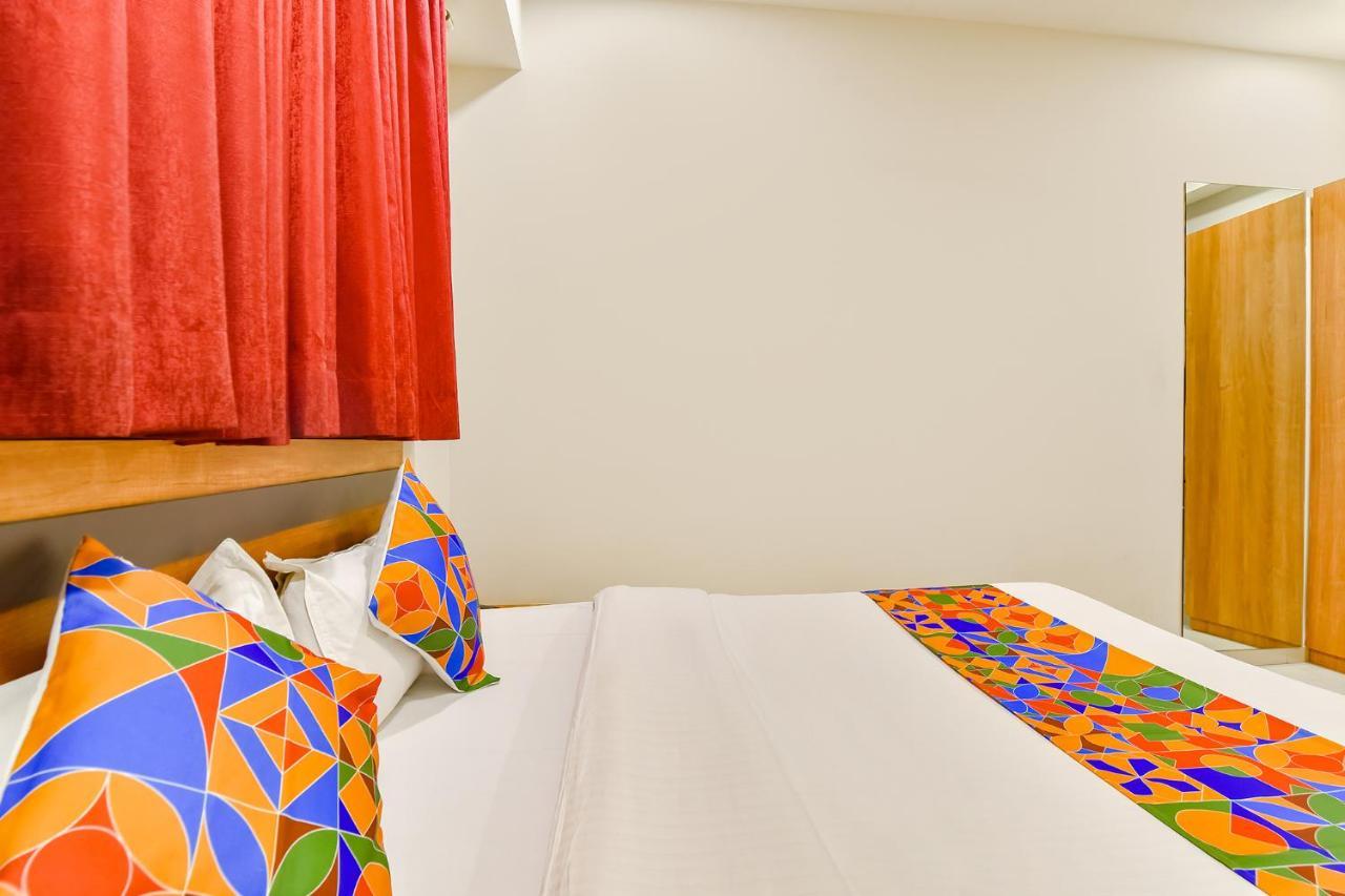 Fabhotel Happinex Surat Buitenkant foto