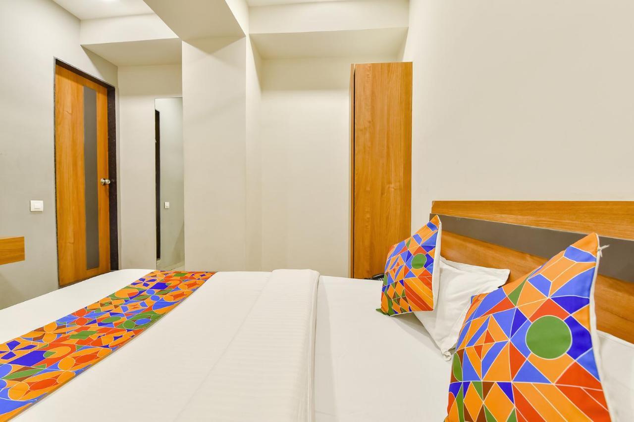 Fabhotel Happinex Surat Buitenkant foto