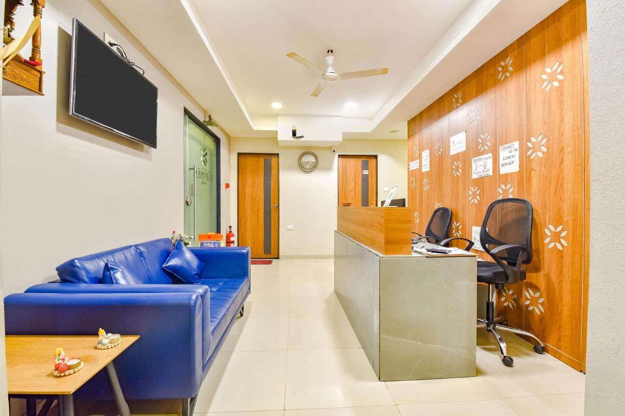 Fabhotel Happinex Surat Buitenkant foto