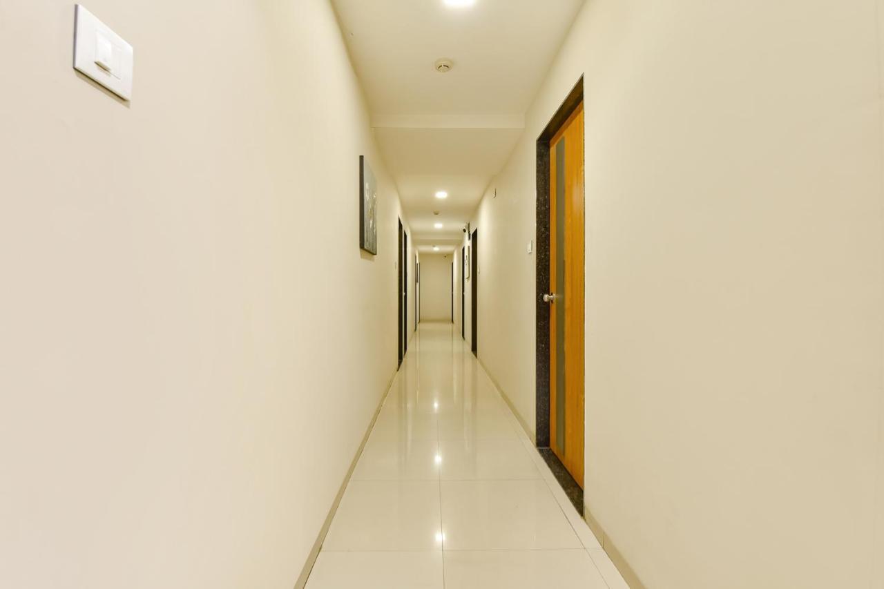 Fabhotel Happinex Surat Buitenkant foto