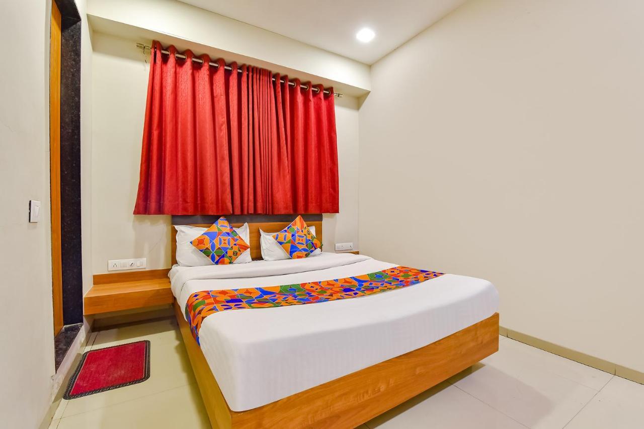 Fabhotel Happinex Surat Buitenkant foto