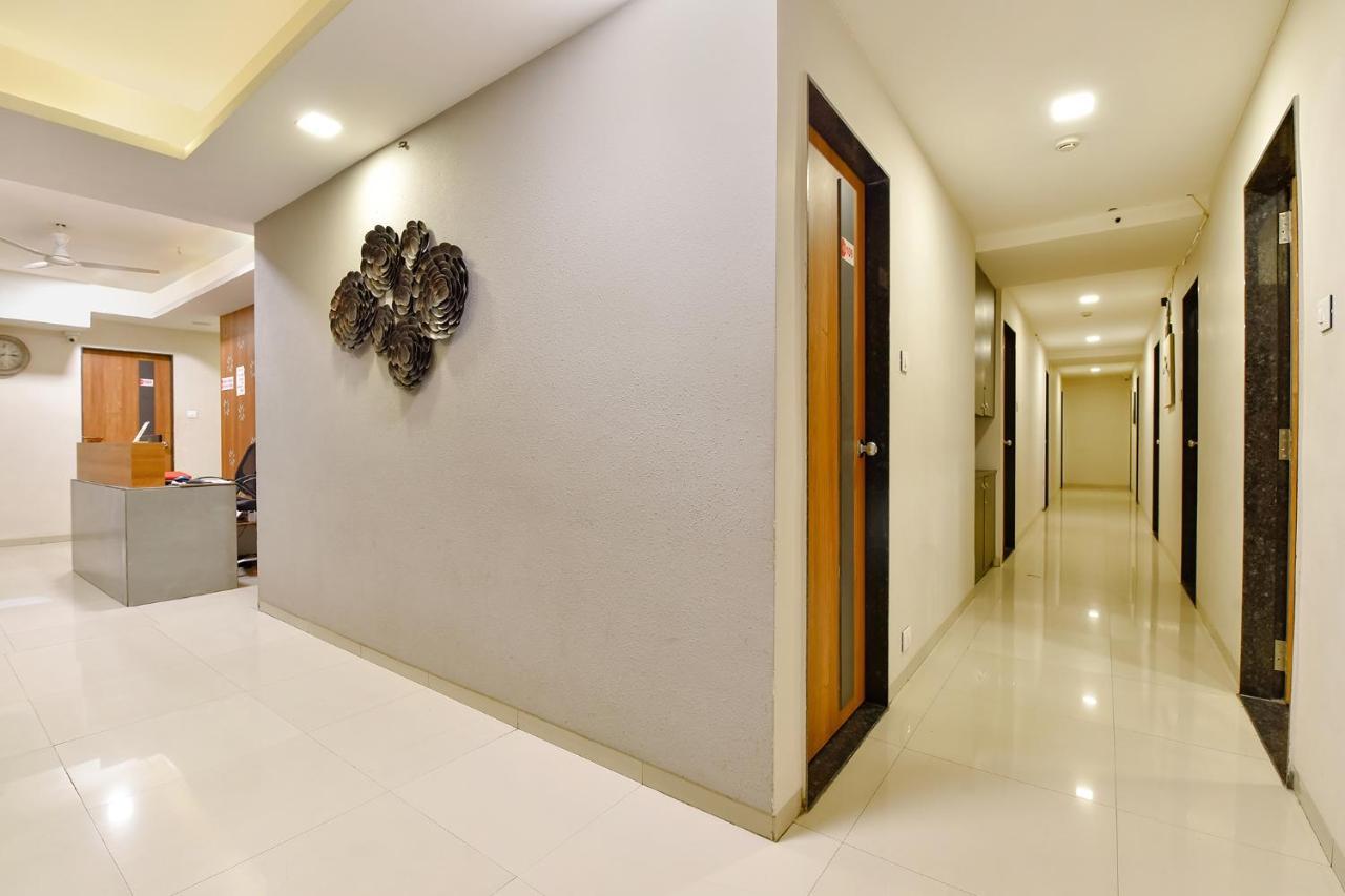Fabhotel Happinex Surat Buitenkant foto